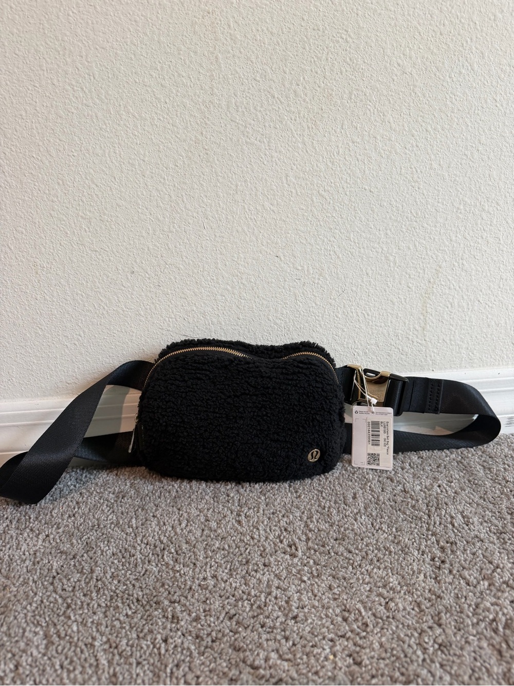 lululemon athletica Black Sherpa Mini Belt Bag